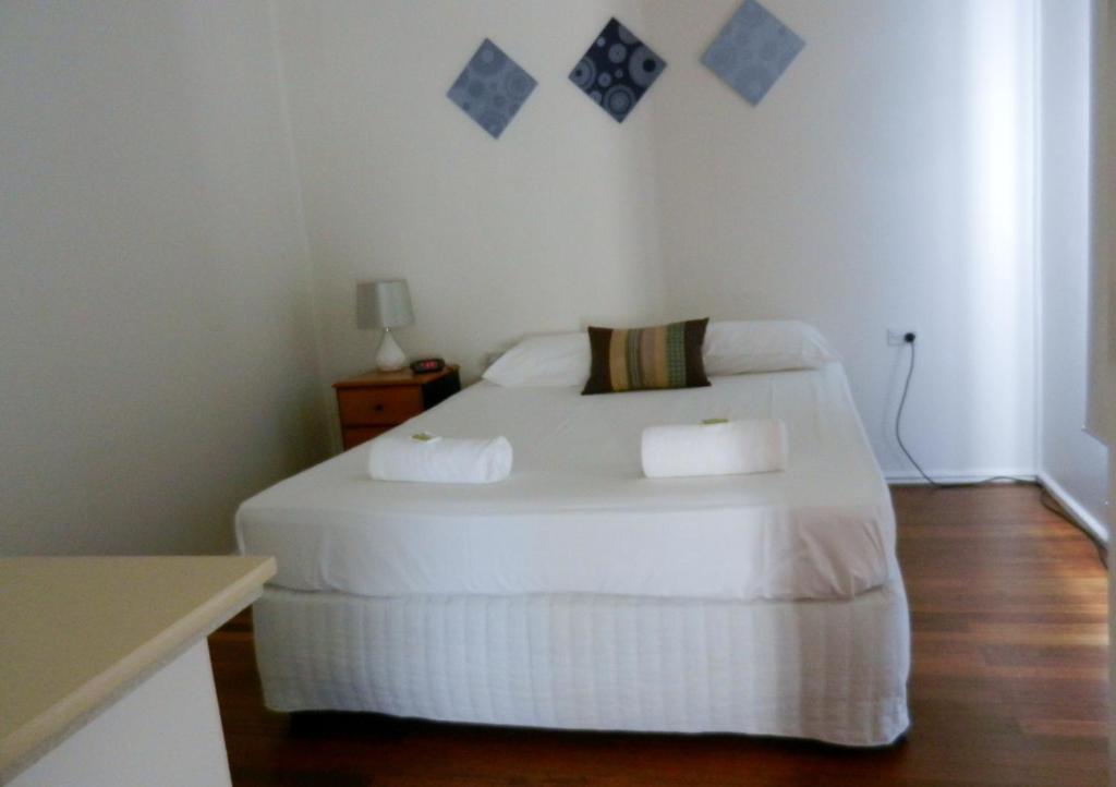 Golden Shores Motel Bilinga Habitación foto