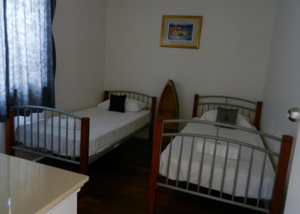 Golden Shores Motel Bilinga Habitación foto