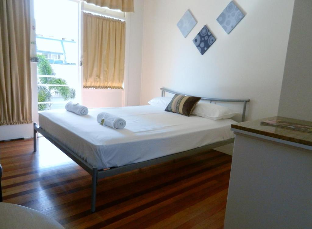 Golden Shores Motel Bilinga Habitación foto