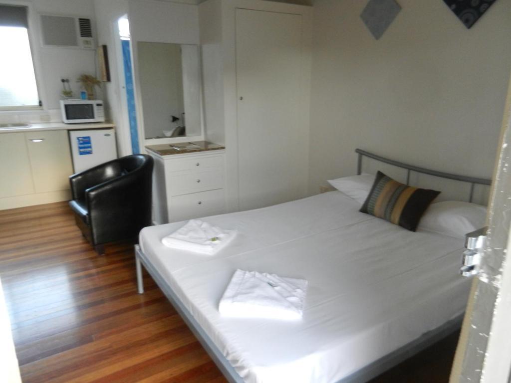 Golden Shores Motel Bilinga Habitación foto