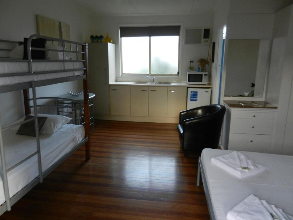 Golden Shores Motel Bilinga Habitación foto